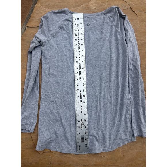 Thin Grey Long Sleeve LULULEMON Top Longer Cut Stretch Shirt Sz M - Picture 3 of 4